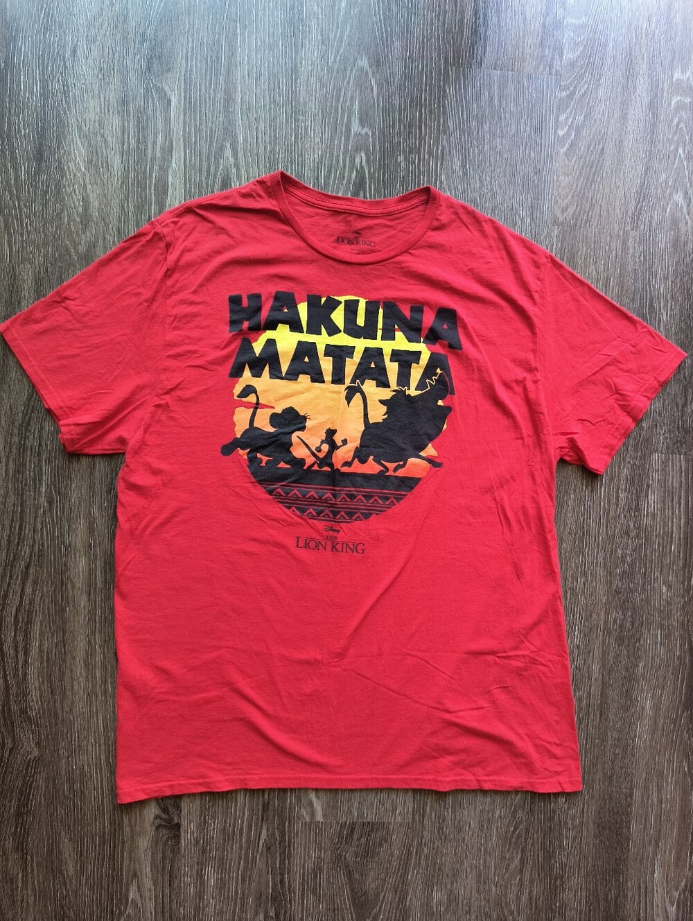 Disney's The Lion King 'Hakuna Matata' Red Graphic T-Shirt